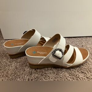 Baretraps sandals size 8